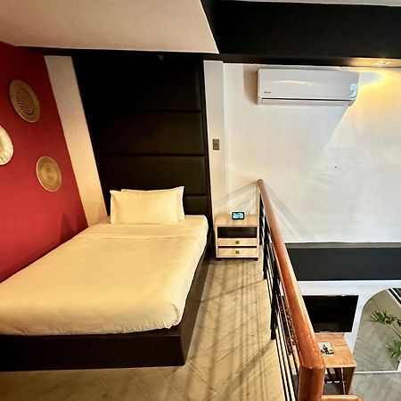 Havitat Boutique Hotel Makati City Exterior photo